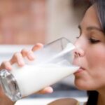 Minum Susu Setelah Makan: Manfaat dan Hal yang Perlu Diperhatikan